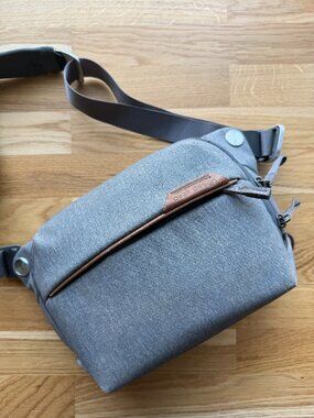 Peak Design Everyday Sling 3L V2 - Ash Gray (Minimalist Carry)